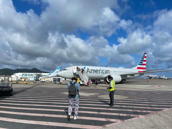  American Airlines on Princess Juliana Airport tarmac 