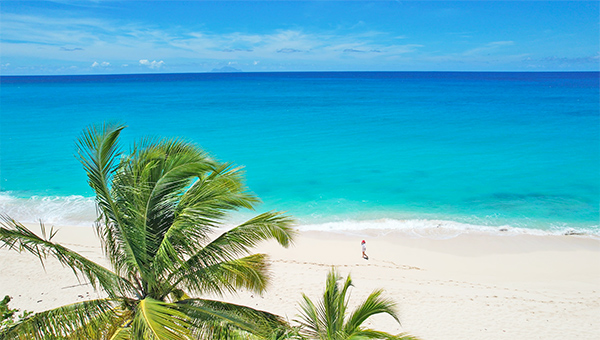 Baie Longue, also known as Long Bay or La Samana