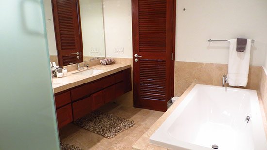 beaches edge master bathroom