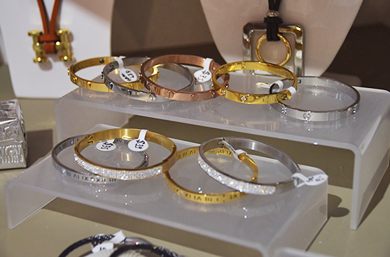 Diamond and gold braceletes at Bijoux