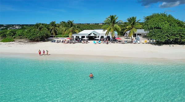 Tasty's Beach Club on Rendezvous Bay